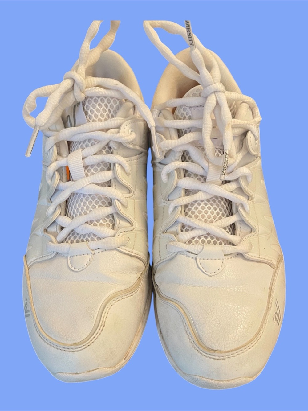 varsity cheer shoes size 7 1/2 but fits size 7